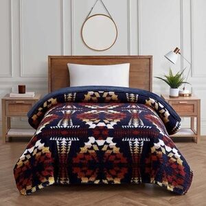Pendleton Sherpa Fleece Blanket in Aztec Legend Lake Print, Twin